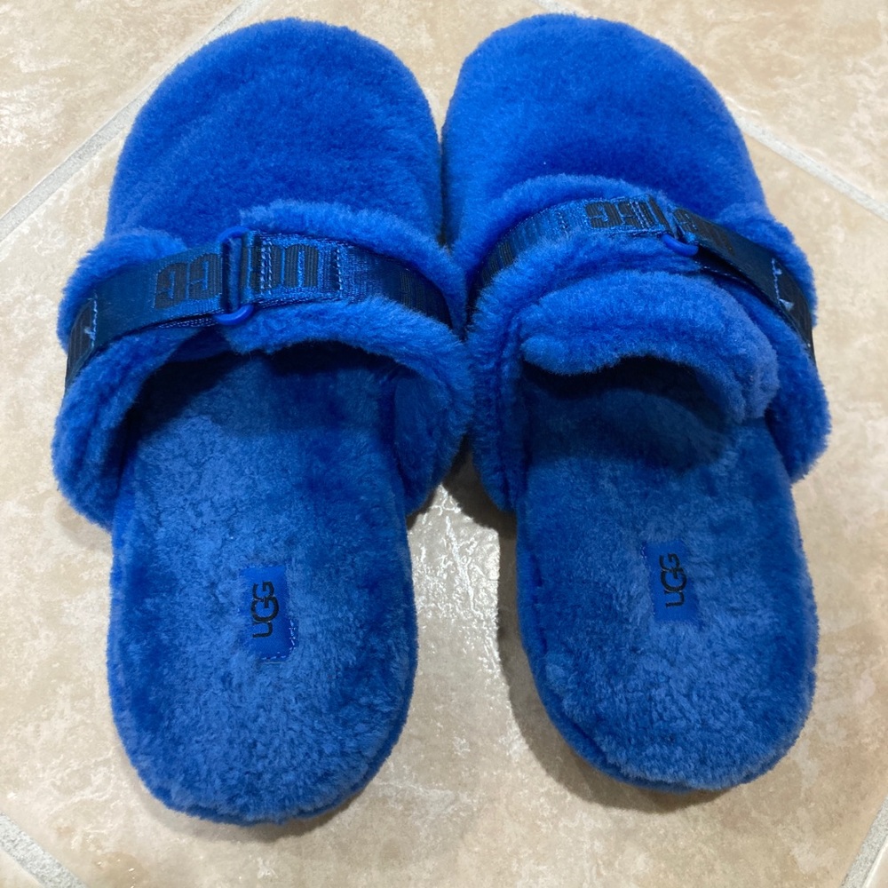 Blue fuzzy fluff it Ugg slippers - like new condition